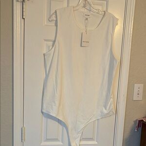 Heyson Cream Sleeveless Bodysuit